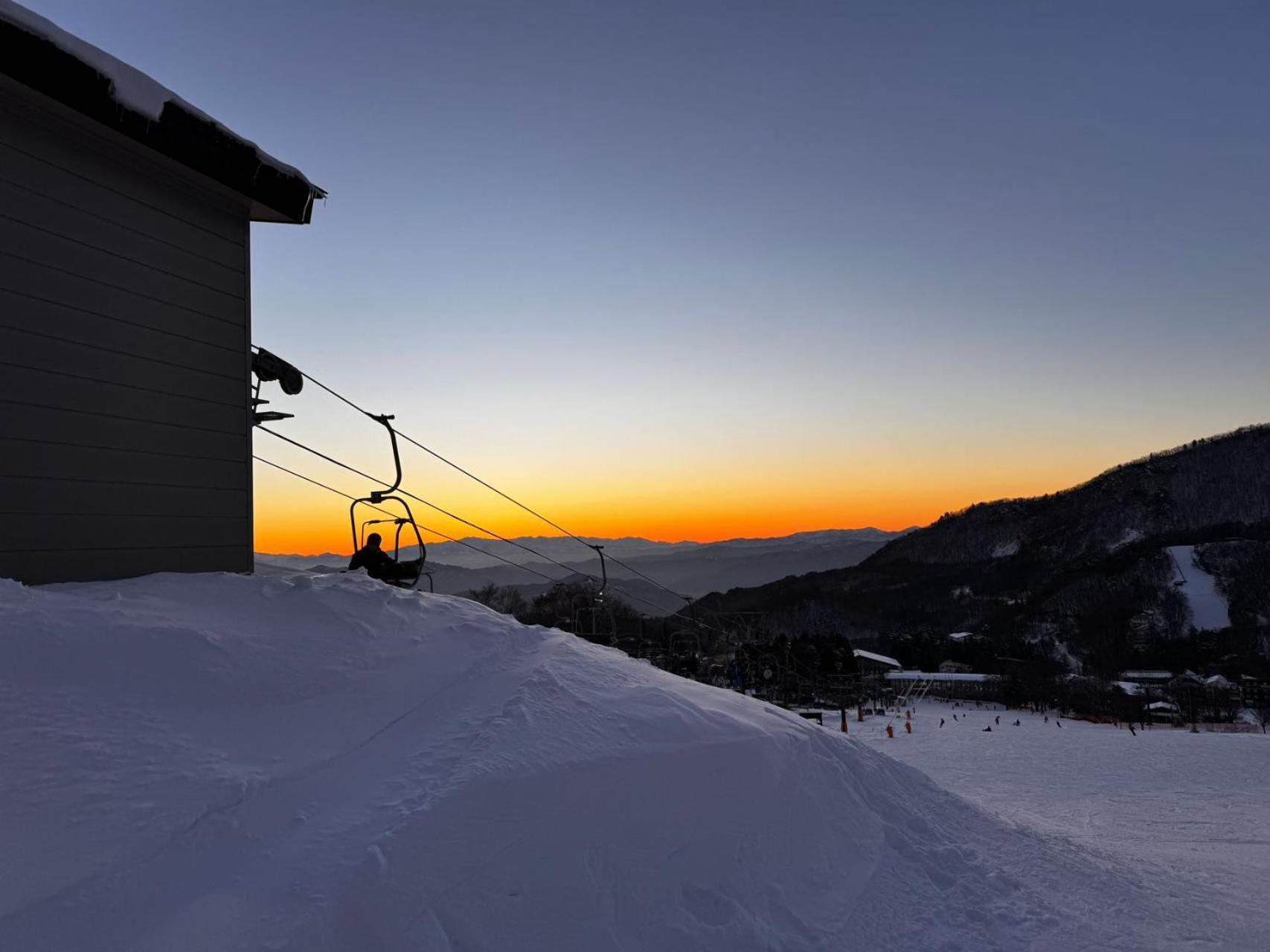 Snowfall Meteor 飛雪流星 Kaminoyama Buitenkant foto